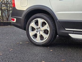 Used Volvo XC70 2011 for sale - 77189311: Photo