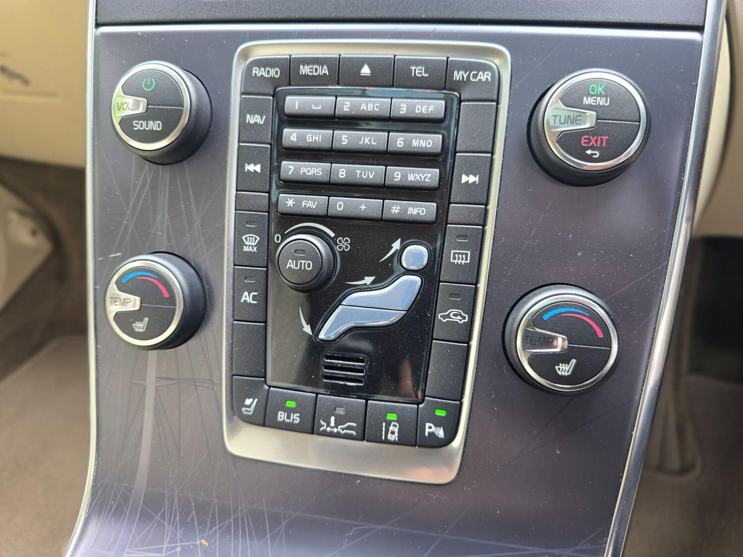 Used Volvo V60 2012 for sale - 77189365: Photo 19