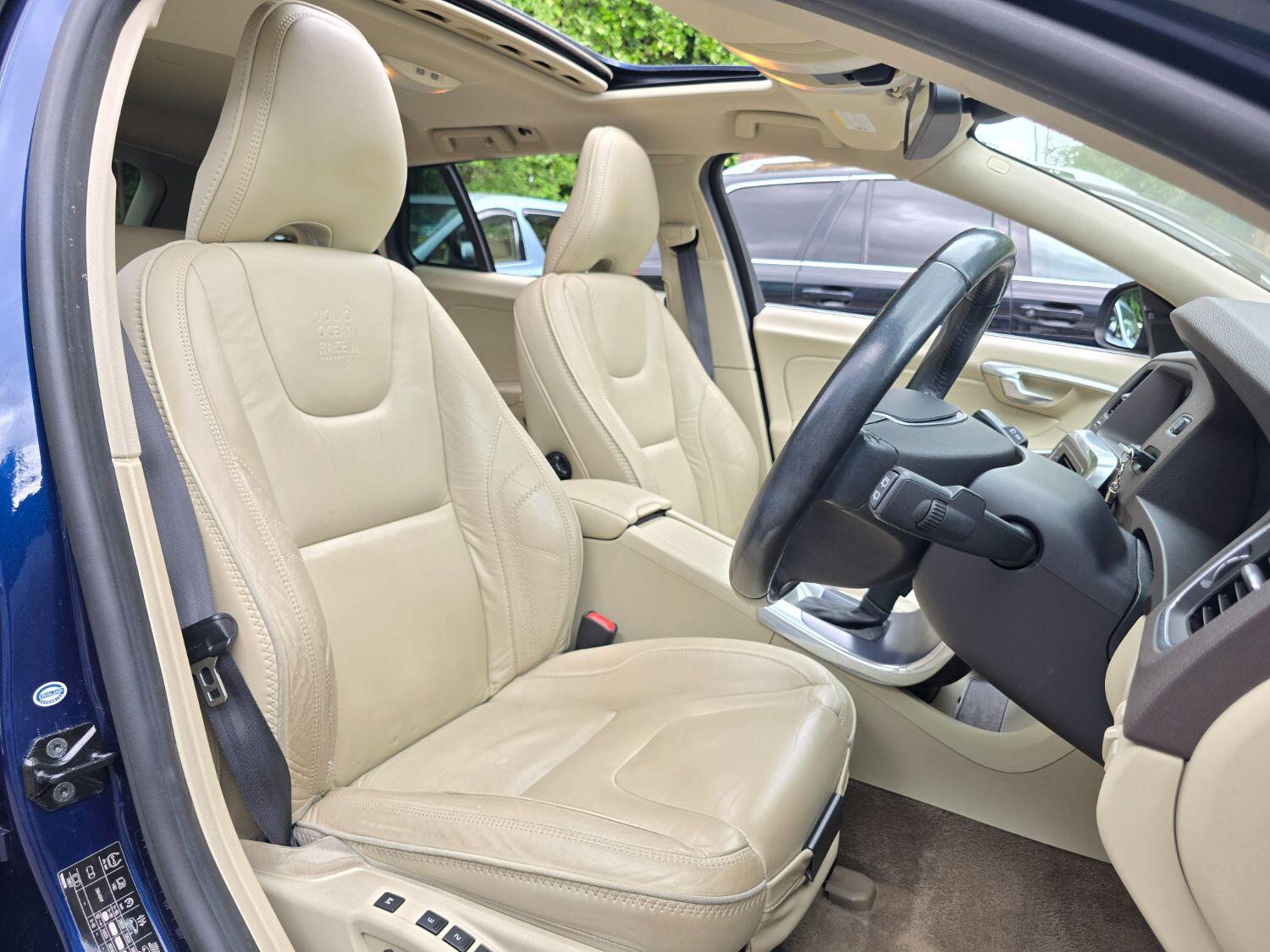 Used Volvo V60 2012 for sale - 77189365: Photo 25