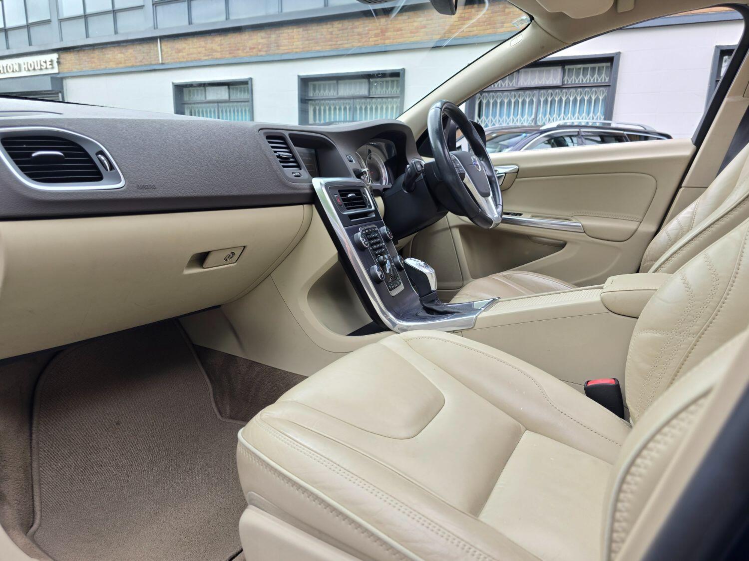 Used Volvo V60 2012 for sale - 77189365: Photo 29