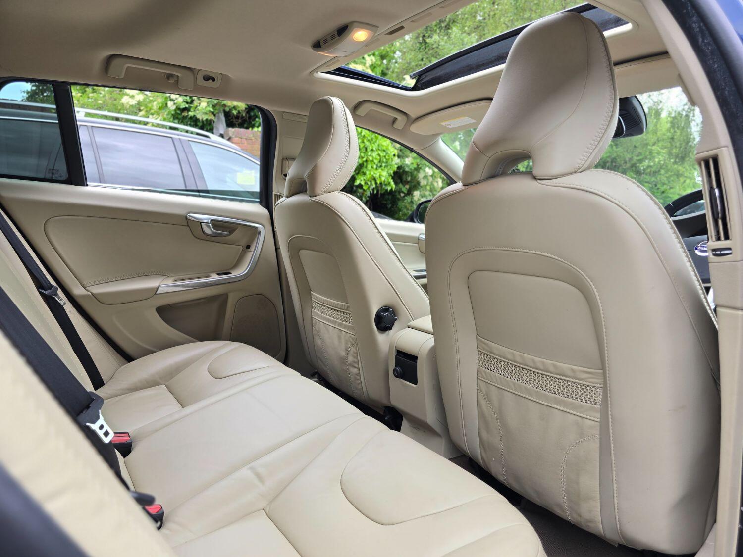 Used Volvo V60 2012 for sale - 77189365: Photo 32