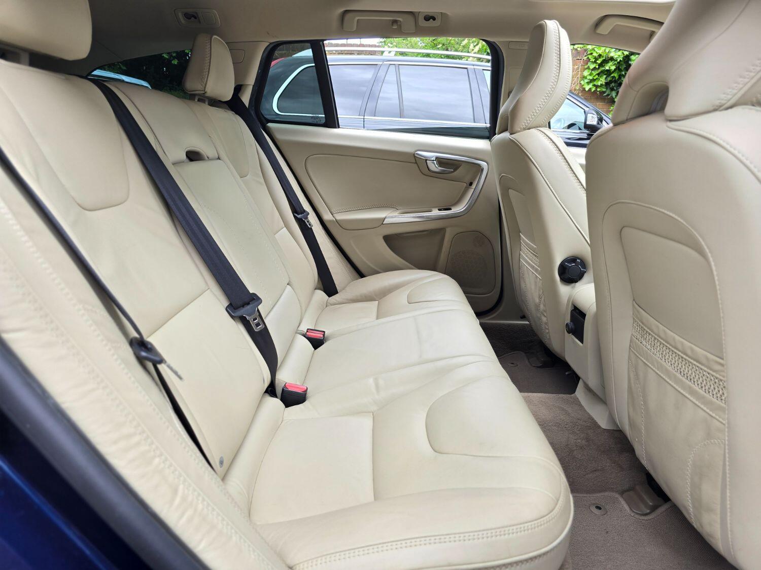 Used Volvo V60 2012 for sale - 77189365: Photo 33