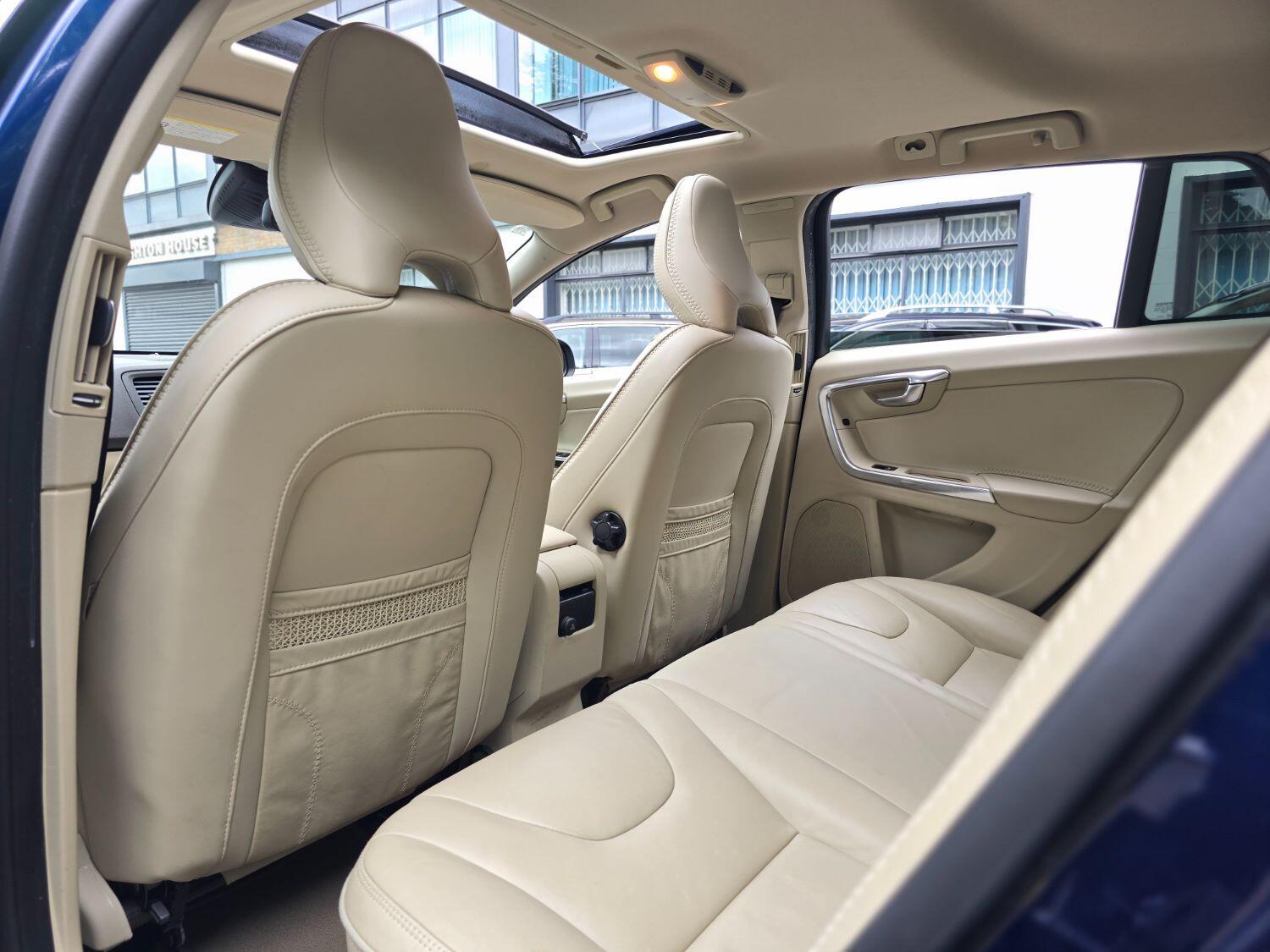 Used Volvo V60 2012 for sale - 77189365: Photo 34