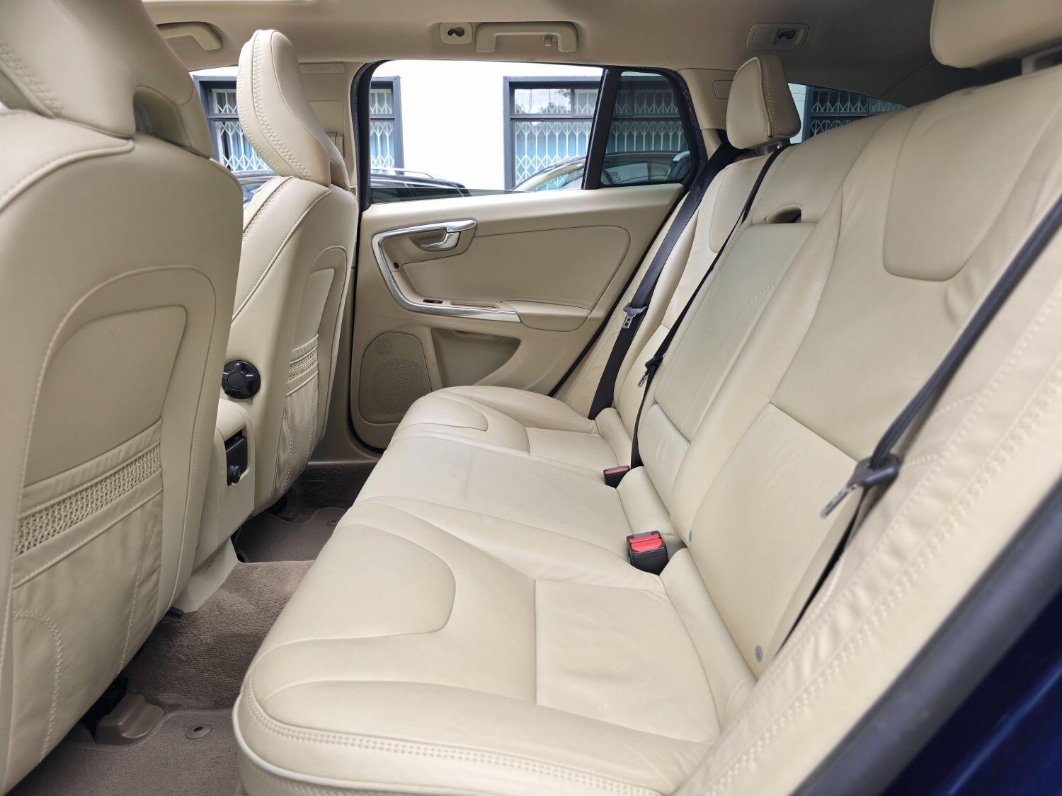 Used Volvo V60 2012 for sale - 77189365: Photo 35