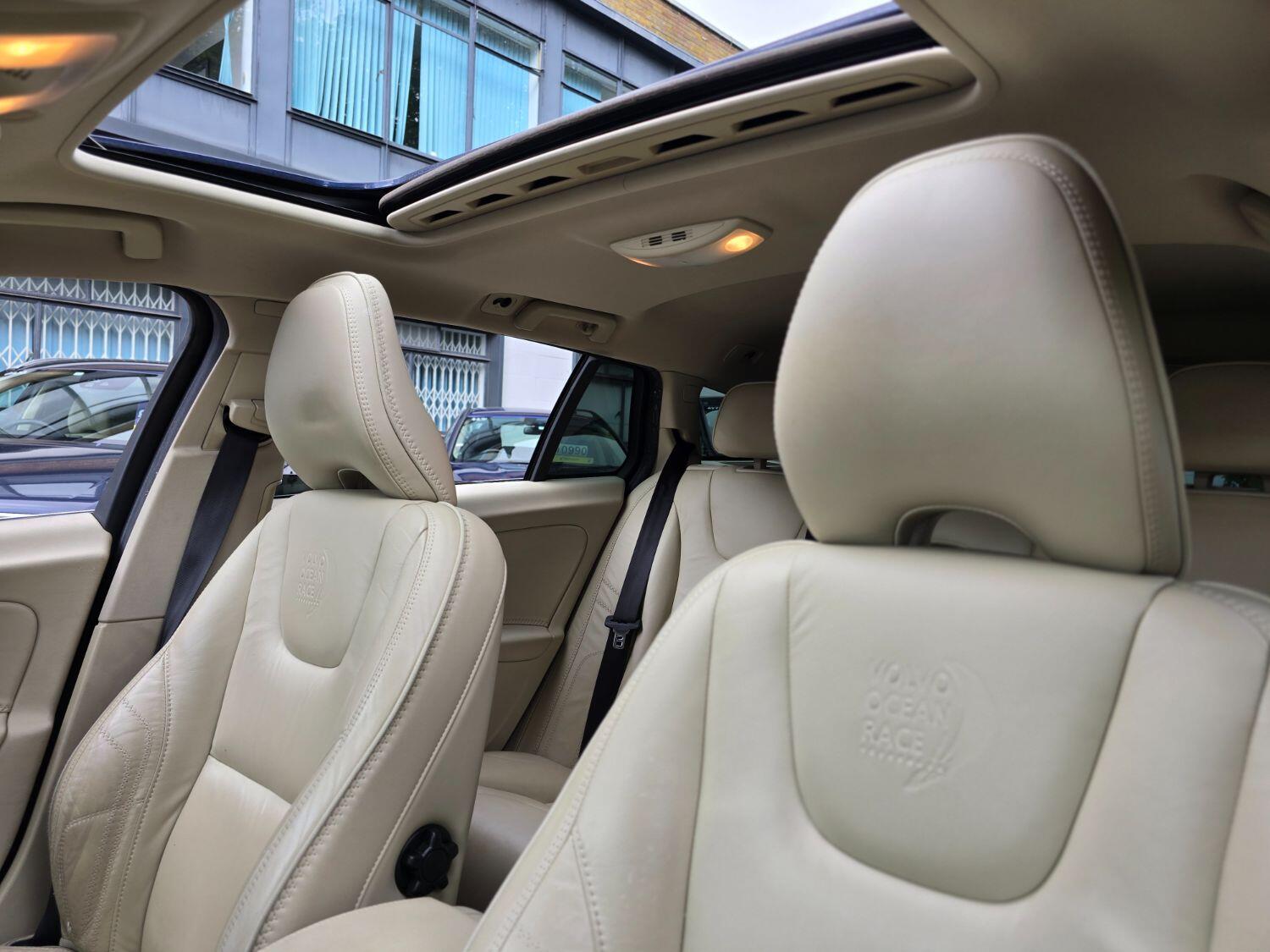 Used Volvo V60 2012 for sale - 77189365: Photo 39