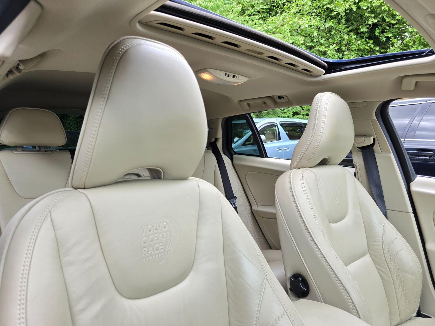 Used Volvo V60 2012 for sale - 77189365: Photo 40