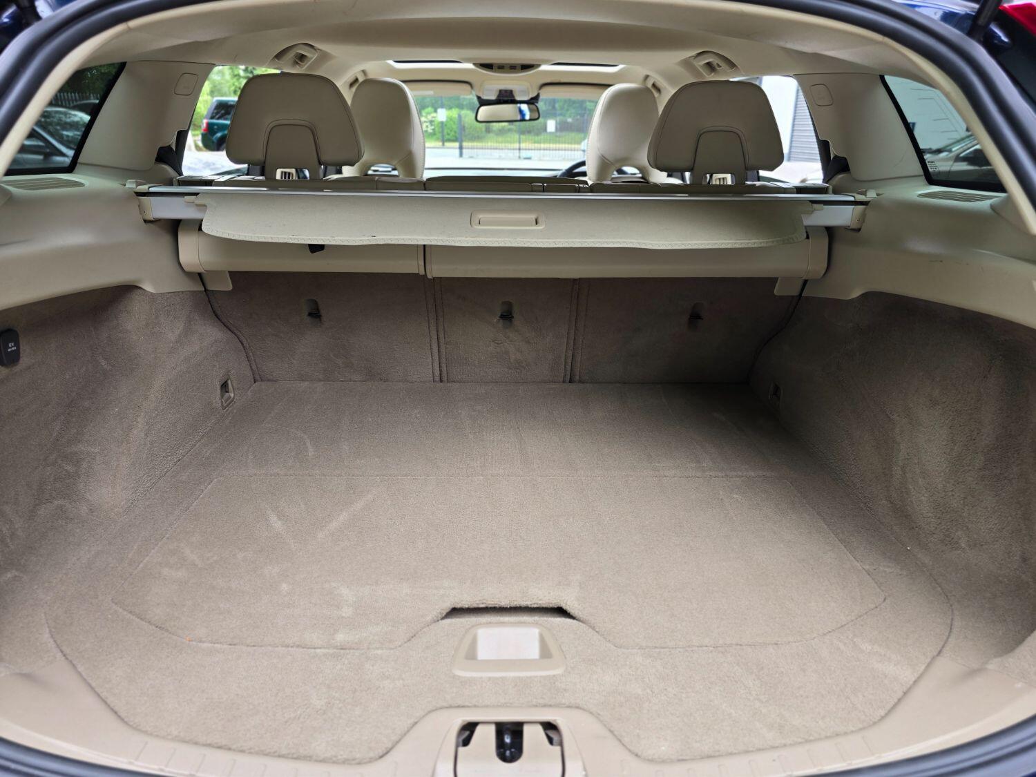 Used Volvo V60 2012 for sale - 77189365: Photo 41