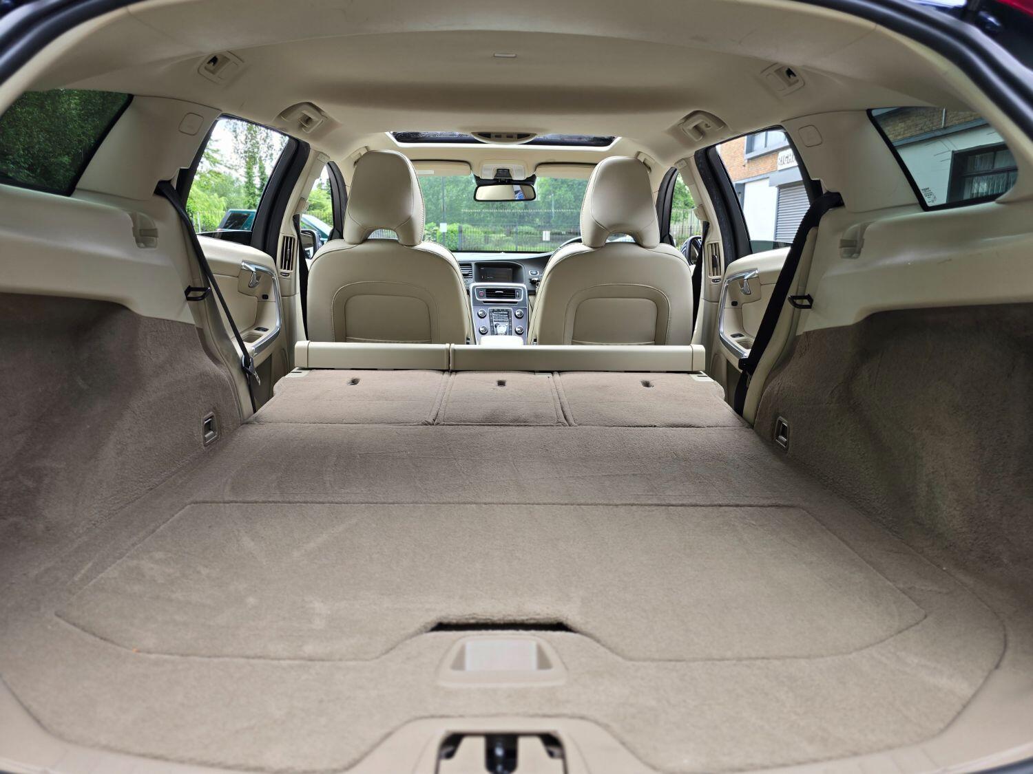 Used Volvo V60 2012 for sale - 77189365: Photo 45