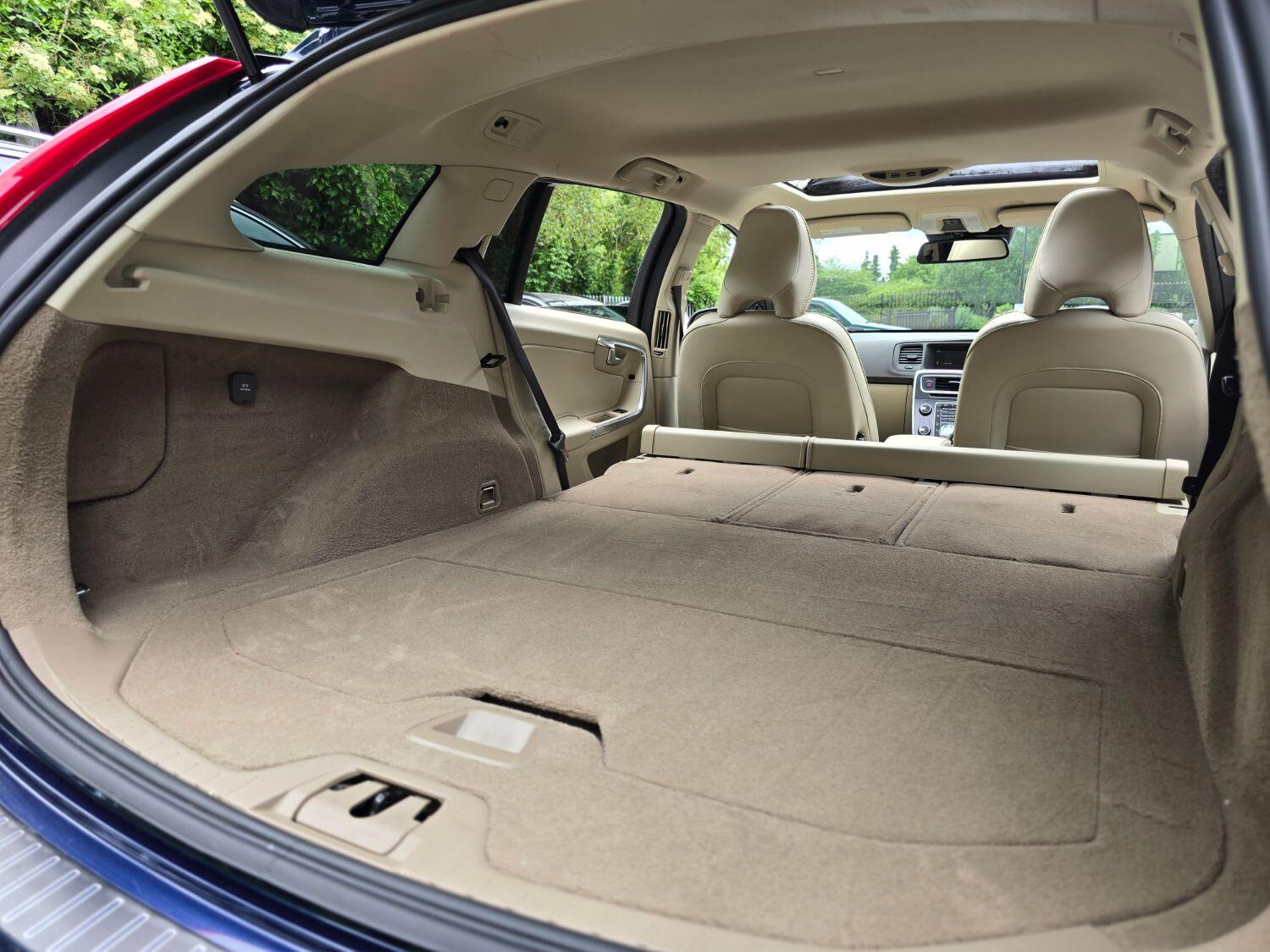 Used Volvo V60 2012 for sale - 77189365: Photo 46