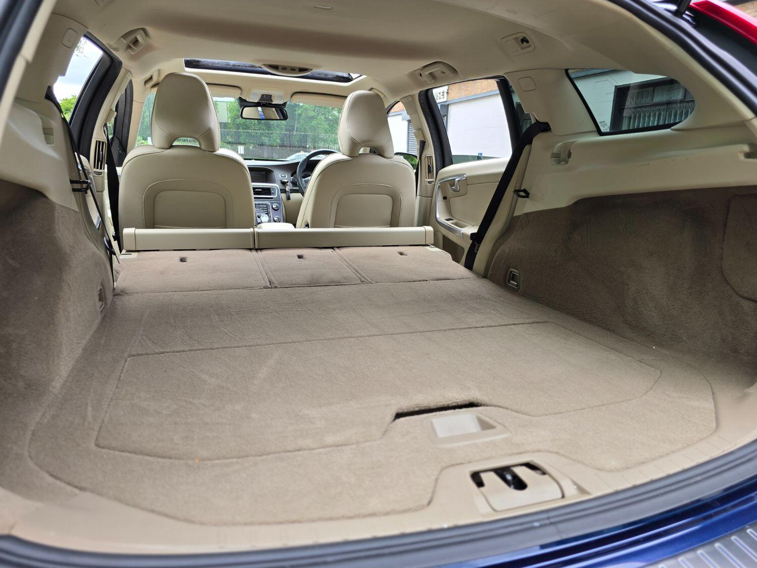 Used Volvo V60 2012 for sale - 77189365: Photo 47