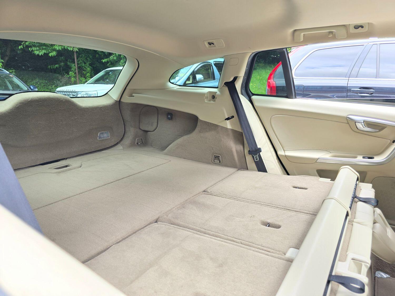 Used Volvo V60 2012 for sale - 77189365: Photo 48