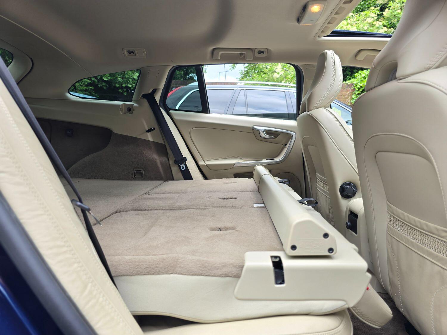 Used Volvo V60 2012 for sale - 77189365: Photo 49