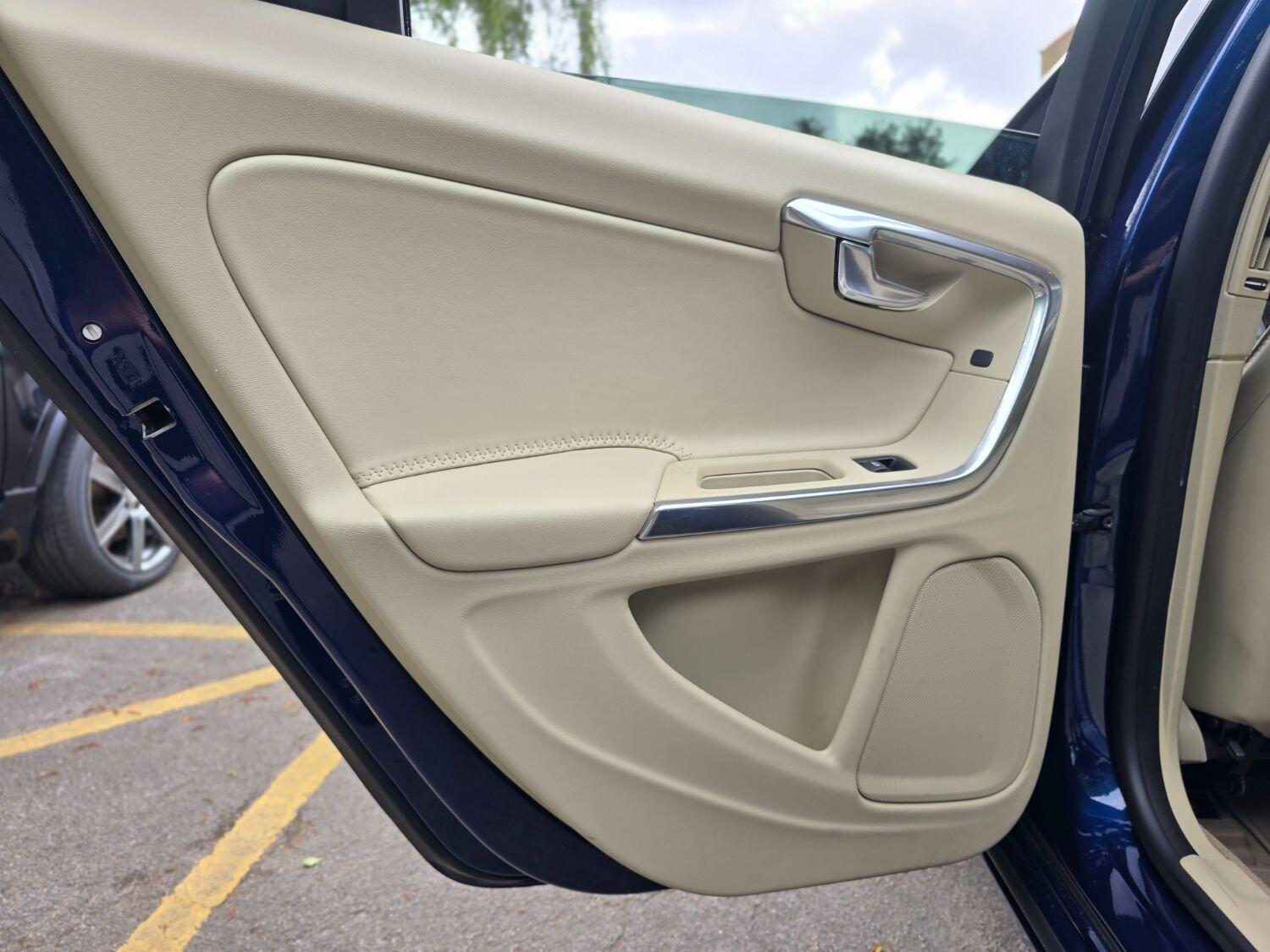 Used Volvo V60 2012 for sale - 77189365: Photo 55