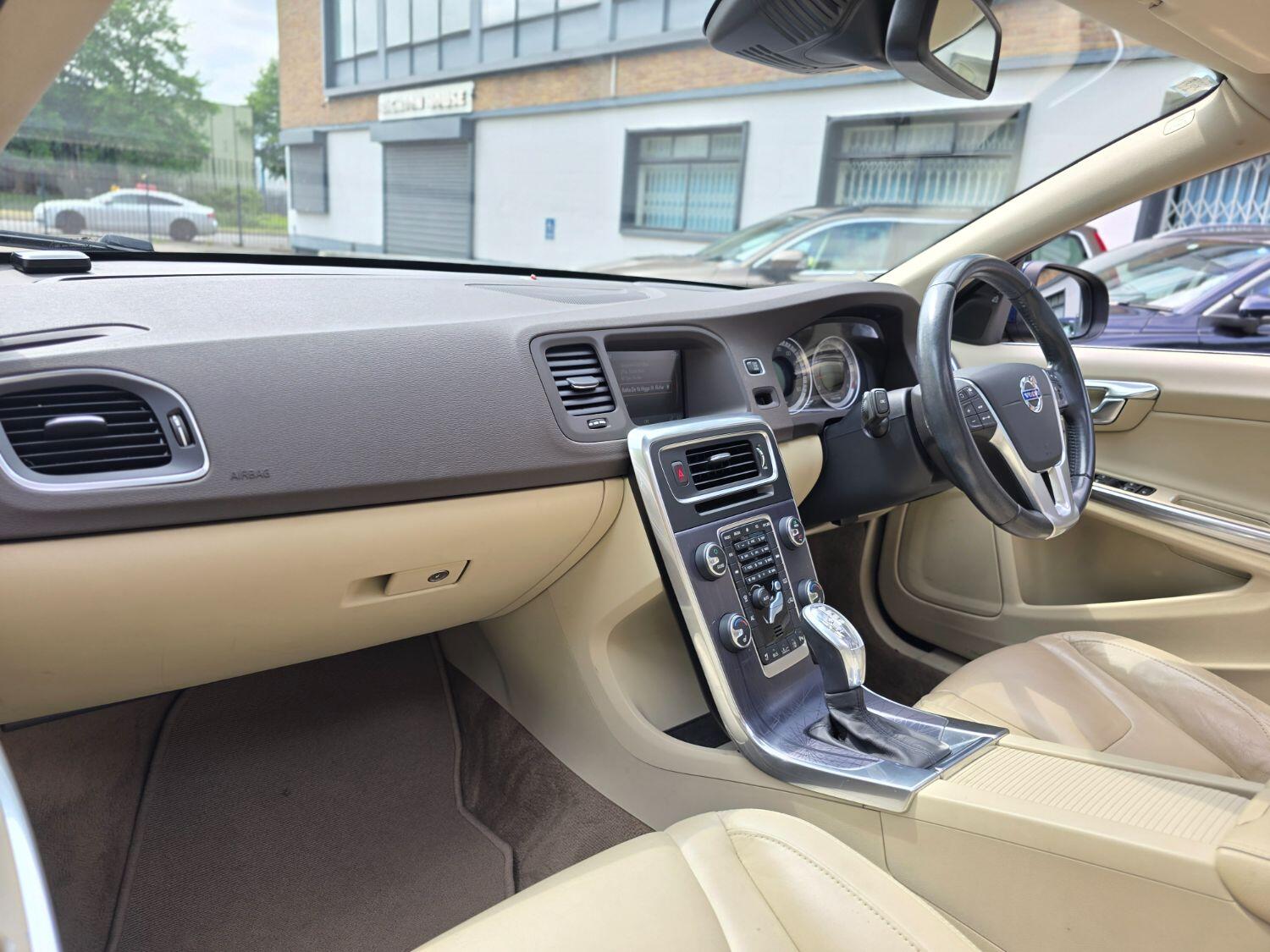 Used Volvo V60 2012 for sale - 77189365: Photo 57