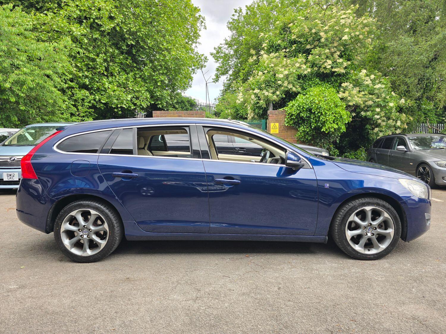 Used Volvo V60 2012 for sale - 77189365: Photo 6