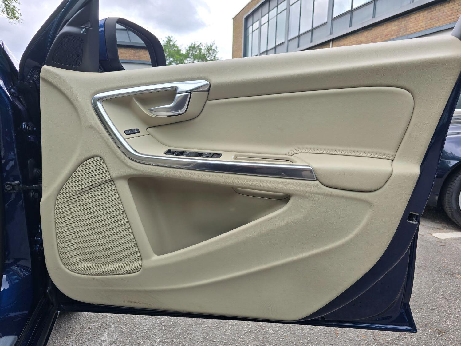 Used Volvo V60 2012 for sale - 77189365: Photo 61