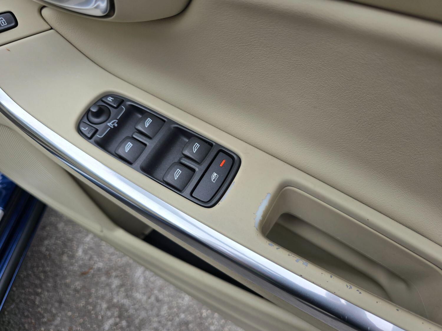 Used Volvo V60 2012 for sale - 77189365: Photo 62