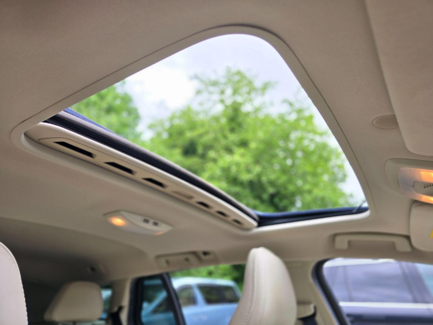 Used Volvo V60 2012 for sale - 77189365: Photo 69