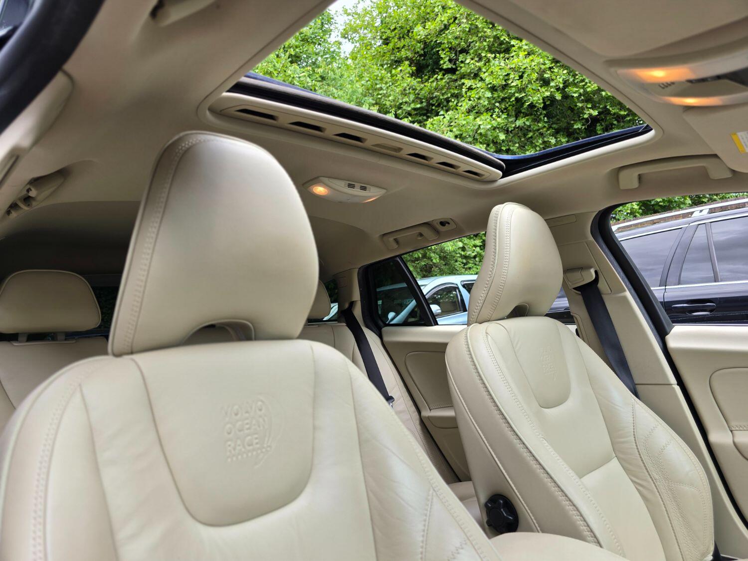 Used Volvo V60 2012 for sale - 77189365: Photo 70