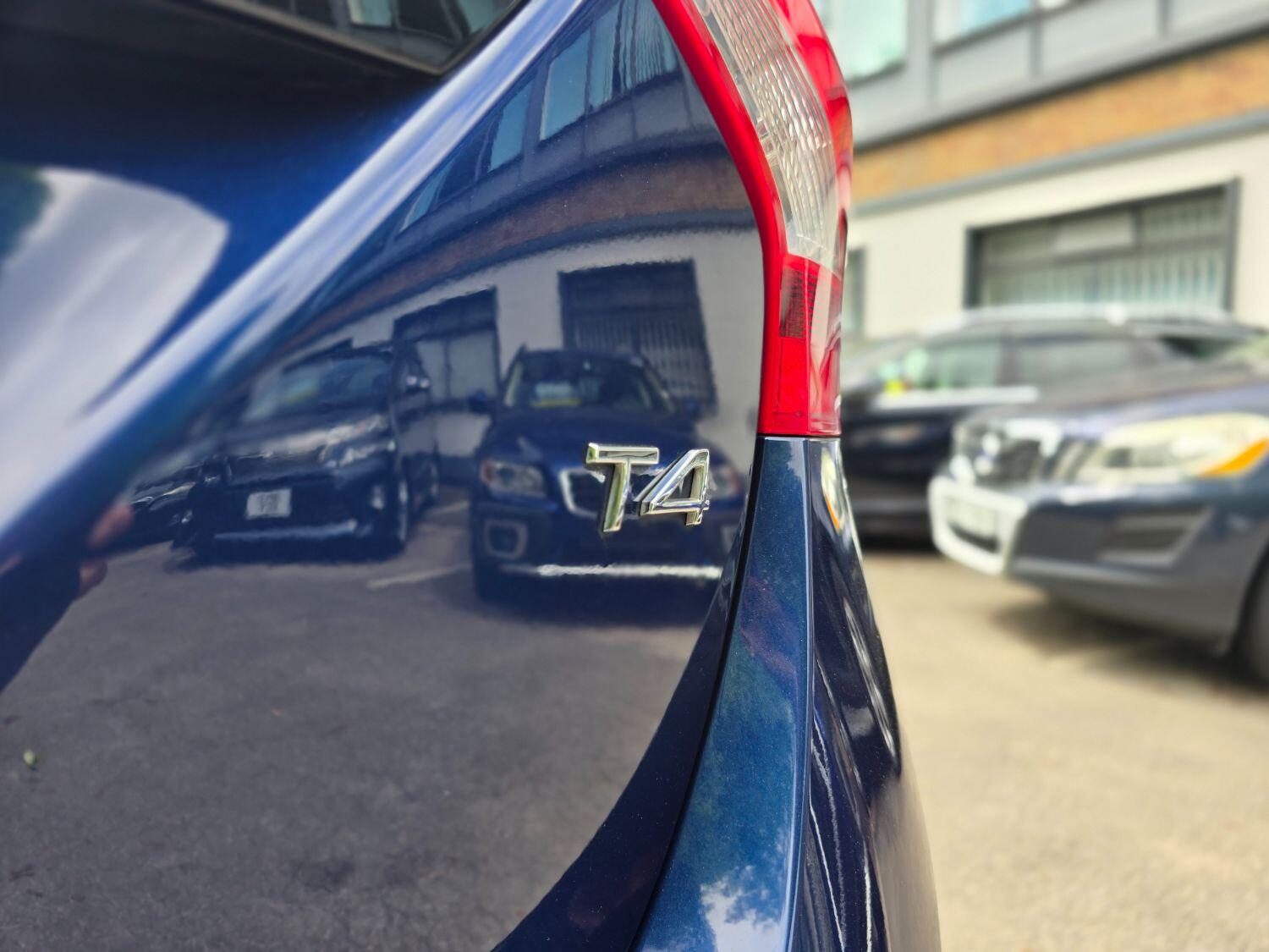 Used Volvo V60 2012 for sale - 77189365: Photo 85