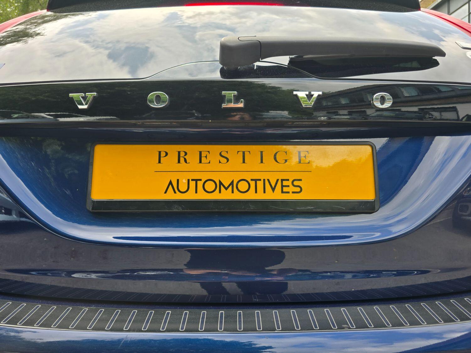 Used Volvo V60 2012 for sale - 77189365: Photo 86