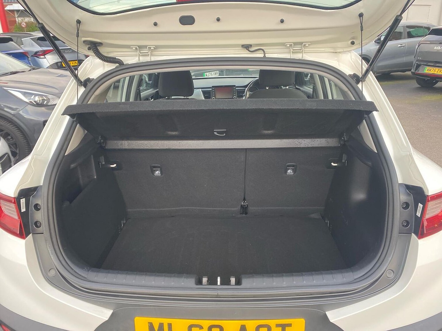 Used Kia Stonic 2019 for sale - 76725912: Photo 17