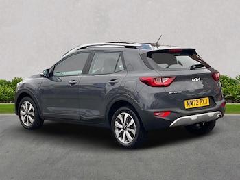 Used Kia Stonic 2022 for sale - 76134184: Photo 2