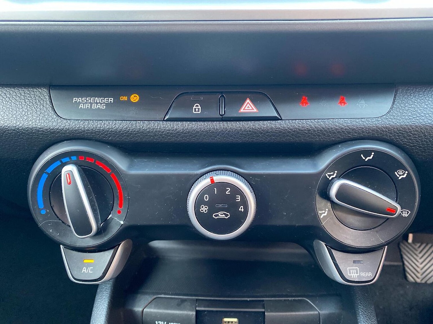 Used Kia Stonic 2021 for sale - 76444504: Photo 12