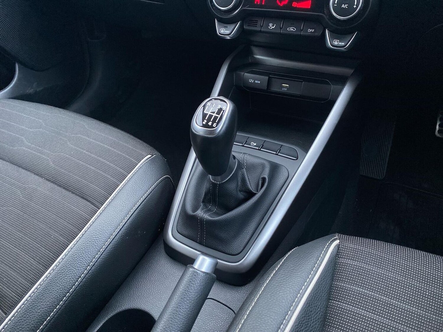 Used Kia Stonic 2023 for sale - 77888601: Photo 13