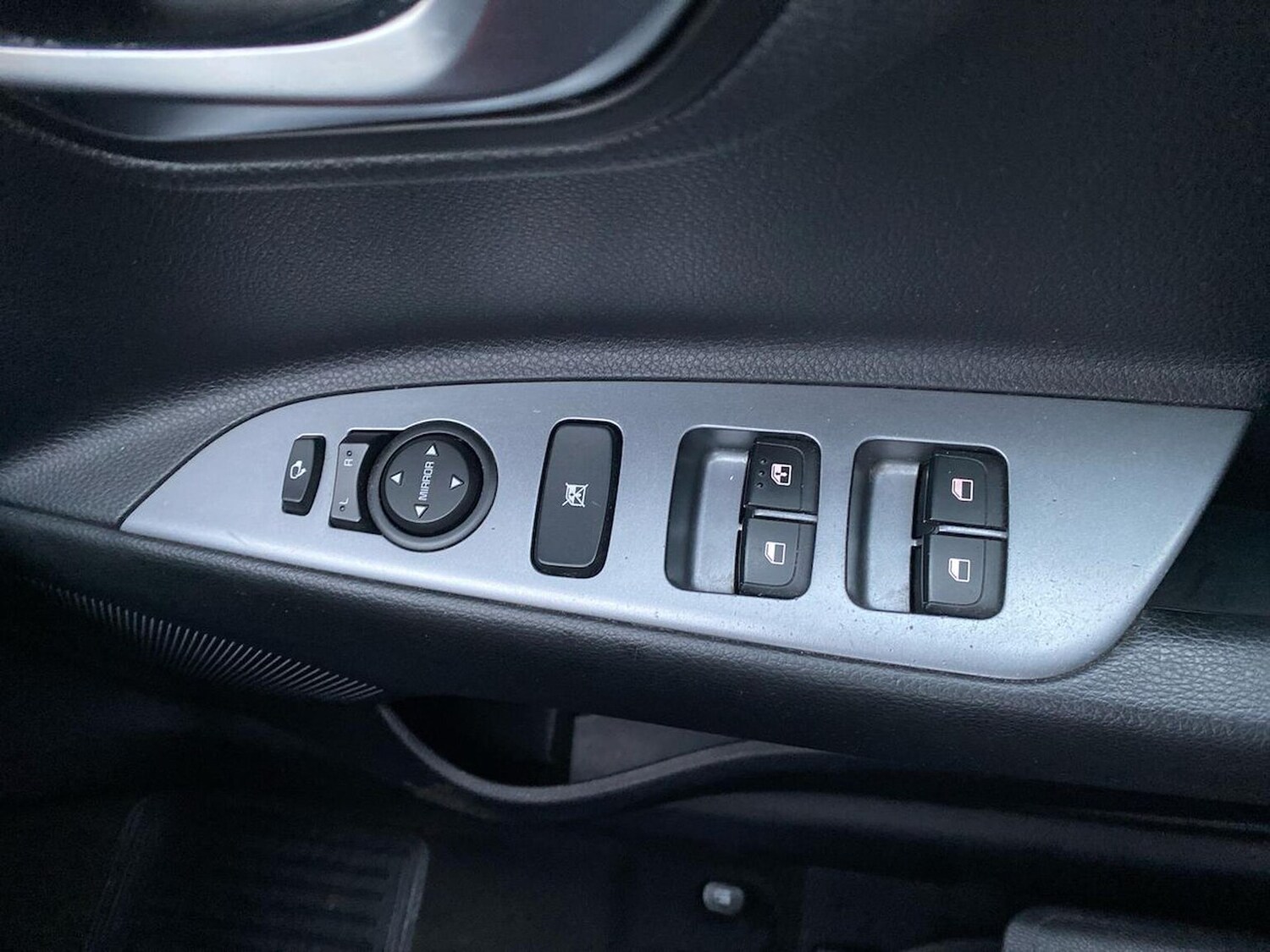 Used Kia Stonic 2023 for sale - 77888601: Photo 21