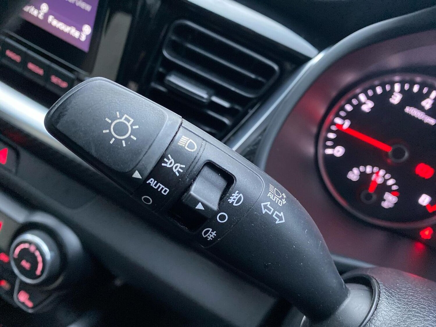 Used Kia Stonic 2023 for sale - 77888601: Photo 29