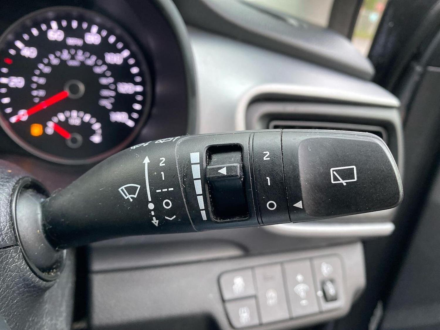 Used Kia Stonic 2023 for sale - 78121917: Photo 30