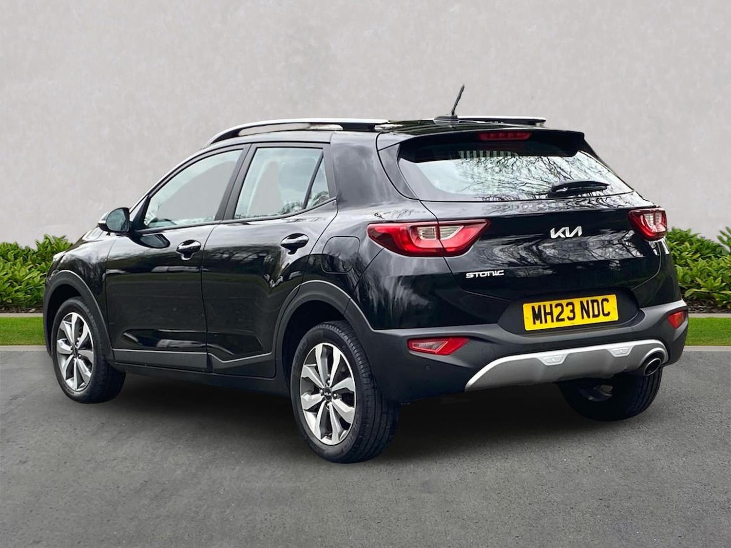 Used Kia Stonic 2023 for sale - 78193154: Photo 2