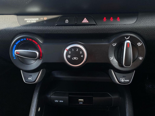 Used Kia Stonic 2023 for sale - 75723675: Photo 12