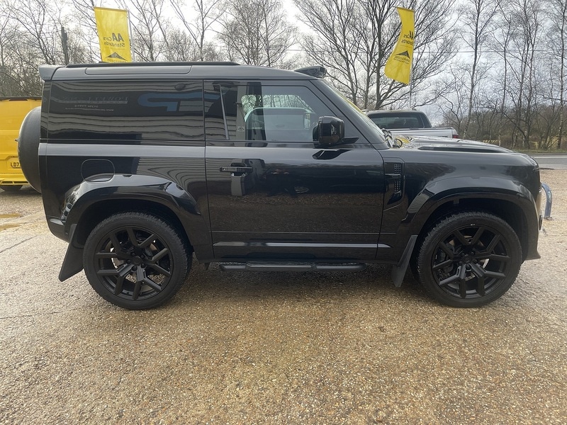 Used Land Rover Defender 90 2023 for sale - 77437852: Photo 14