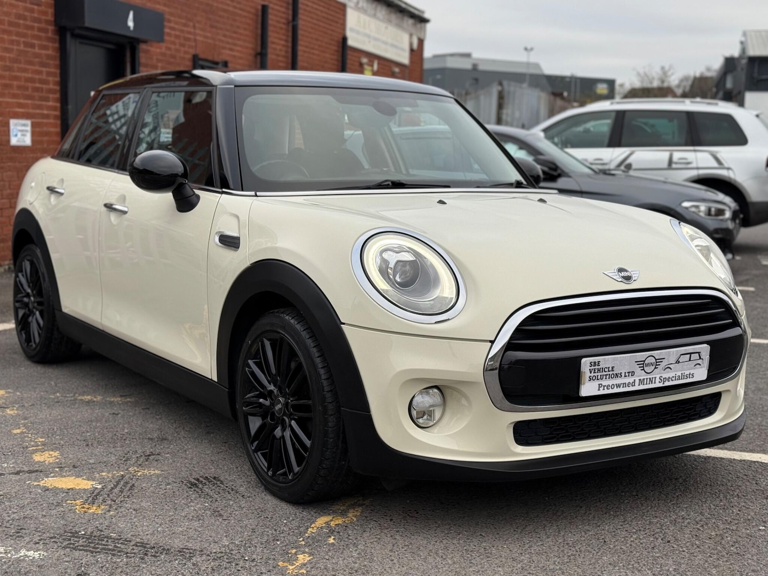 Used MINI Hatch 2017 for sale - 77229864: Photo 2