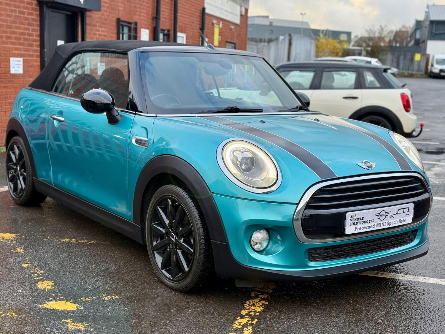 Used MINI Convertible 2016 for sale - 77229618: Photo 2