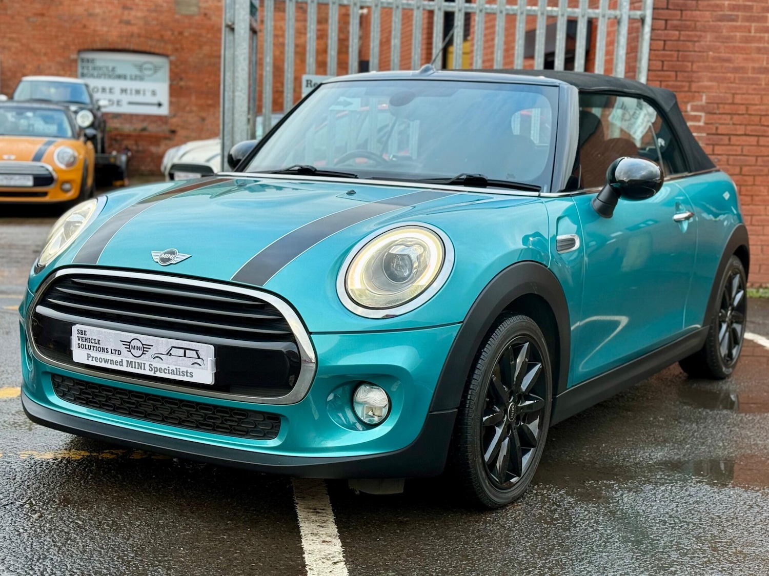 Used MINI Convertible 2016 for sale - 77229618: Photo 4
