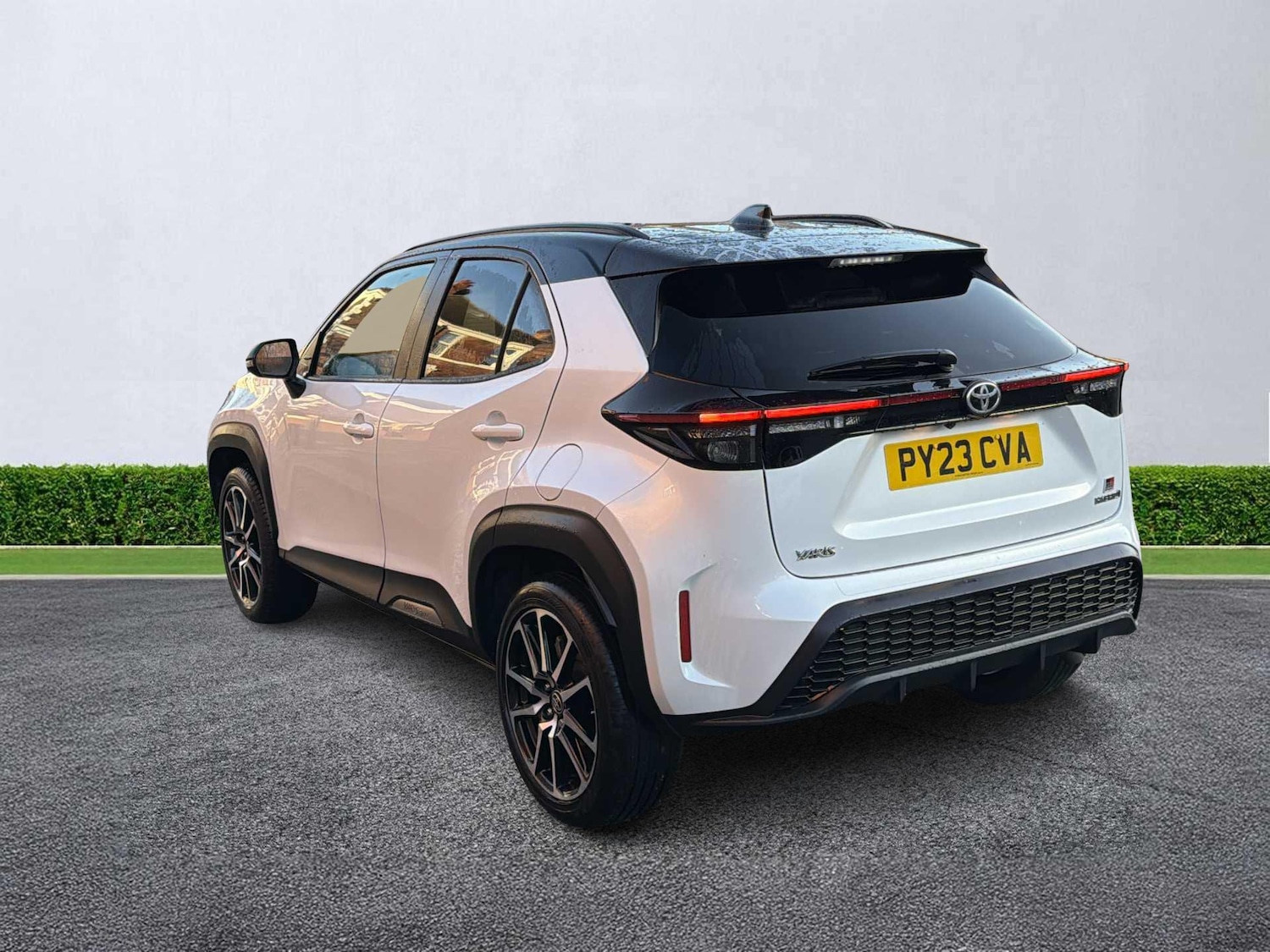 Used Toyota Yaris Cross 2023 for sale - 76777320: Photo 2