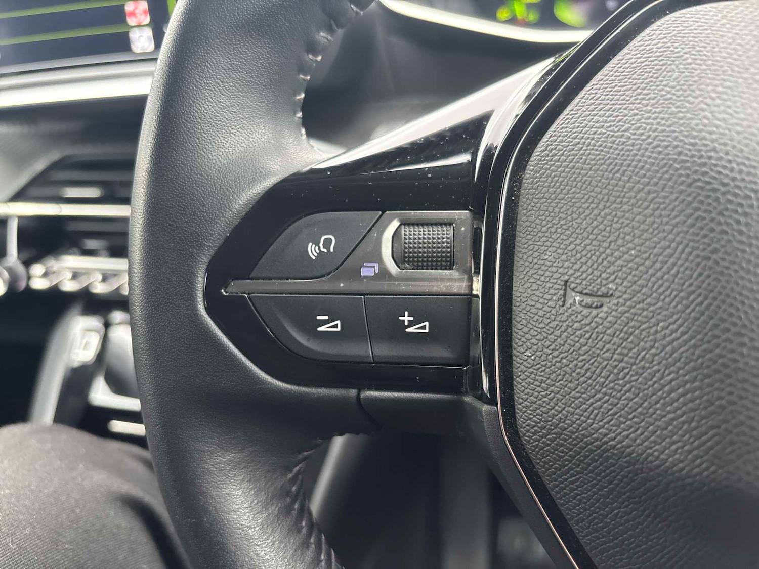 Used Peugeot 208 2021 for sale - 76809429: Photo 24