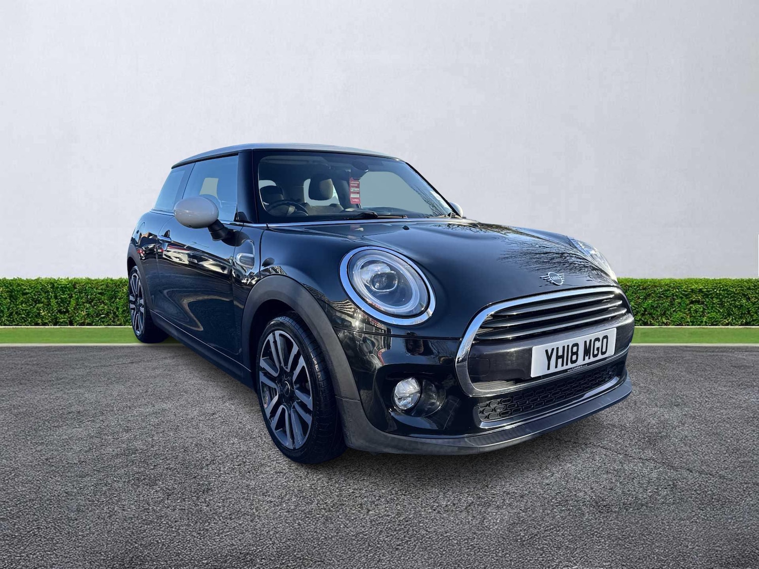 Used MINI Hatch 2018 for sale - 76543062: Photo 1