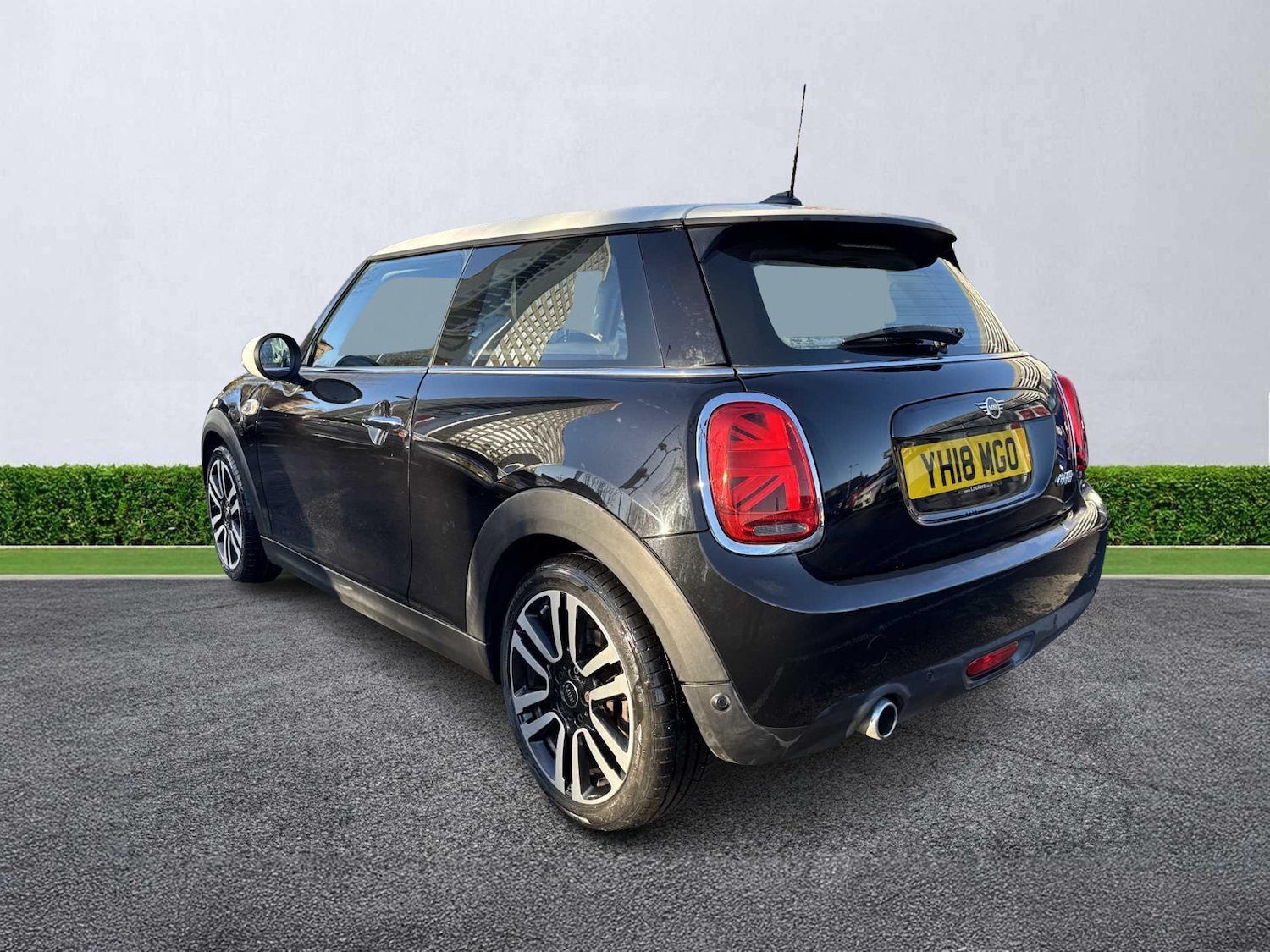 Used MINI Hatch 2018 for sale - 76543062: Photo 2