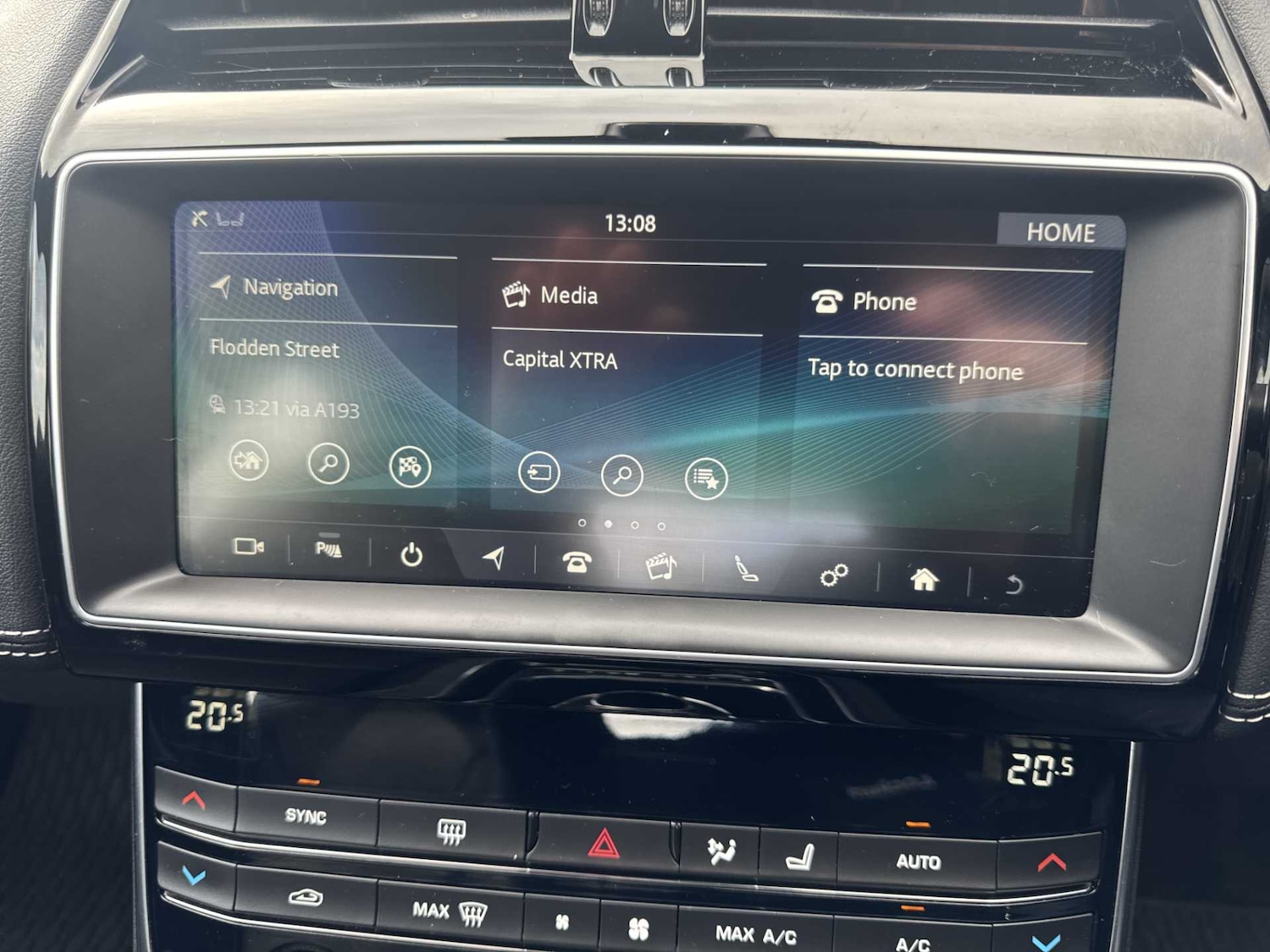 Used Jaguar XE 2018 for sale - 76477255: Photo 10