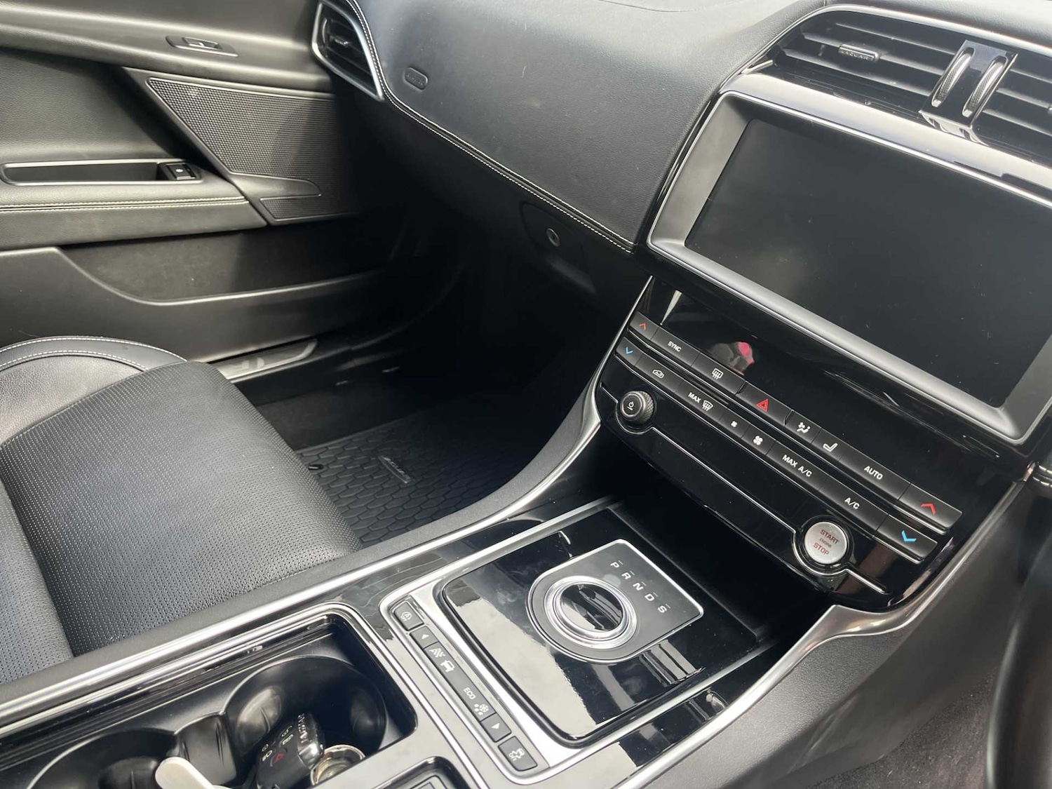 Used Jaguar XE 2018 for sale - 76477255: Photo 12