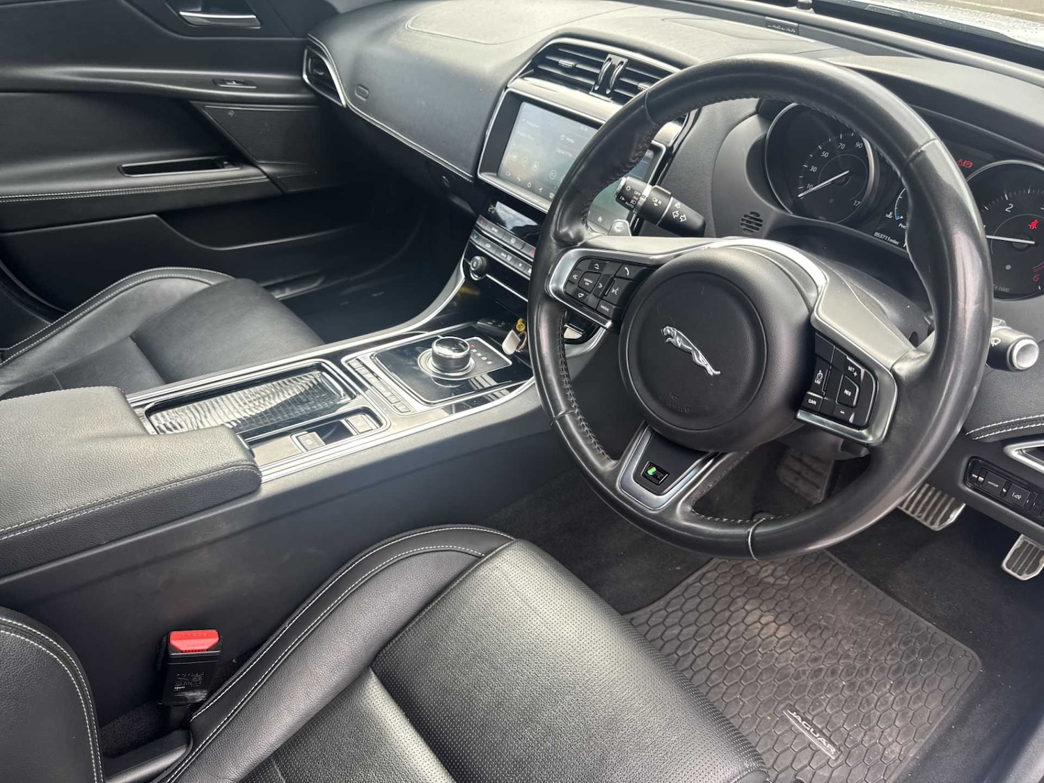 Used Jaguar XE 2018 for sale - 76477255: Photo 14