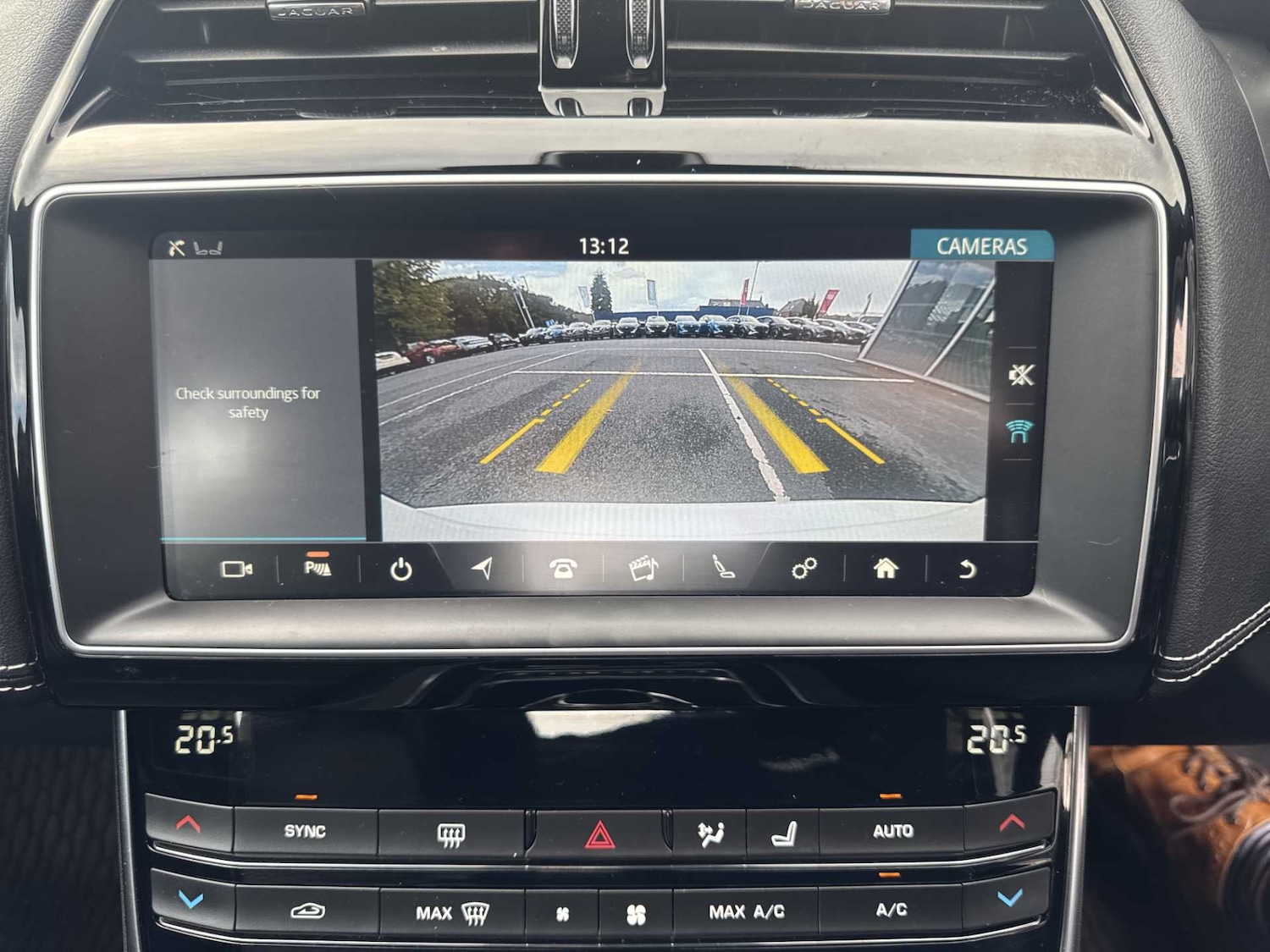 Used Jaguar XE 2018 for sale - 76477255: Photo 21