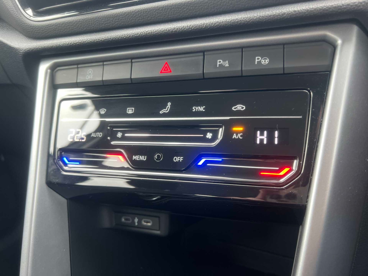 Used Volkswagen T-Roc 2023 for sale - 78011639: Photo 11