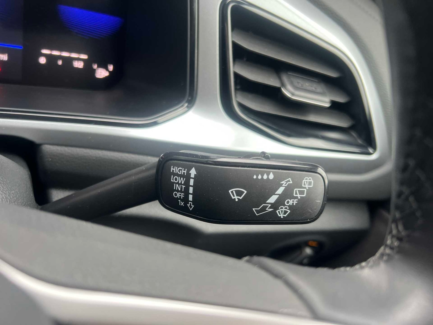 Used Volkswagen T-Roc 2023 for sale - 78011639: Photo 25