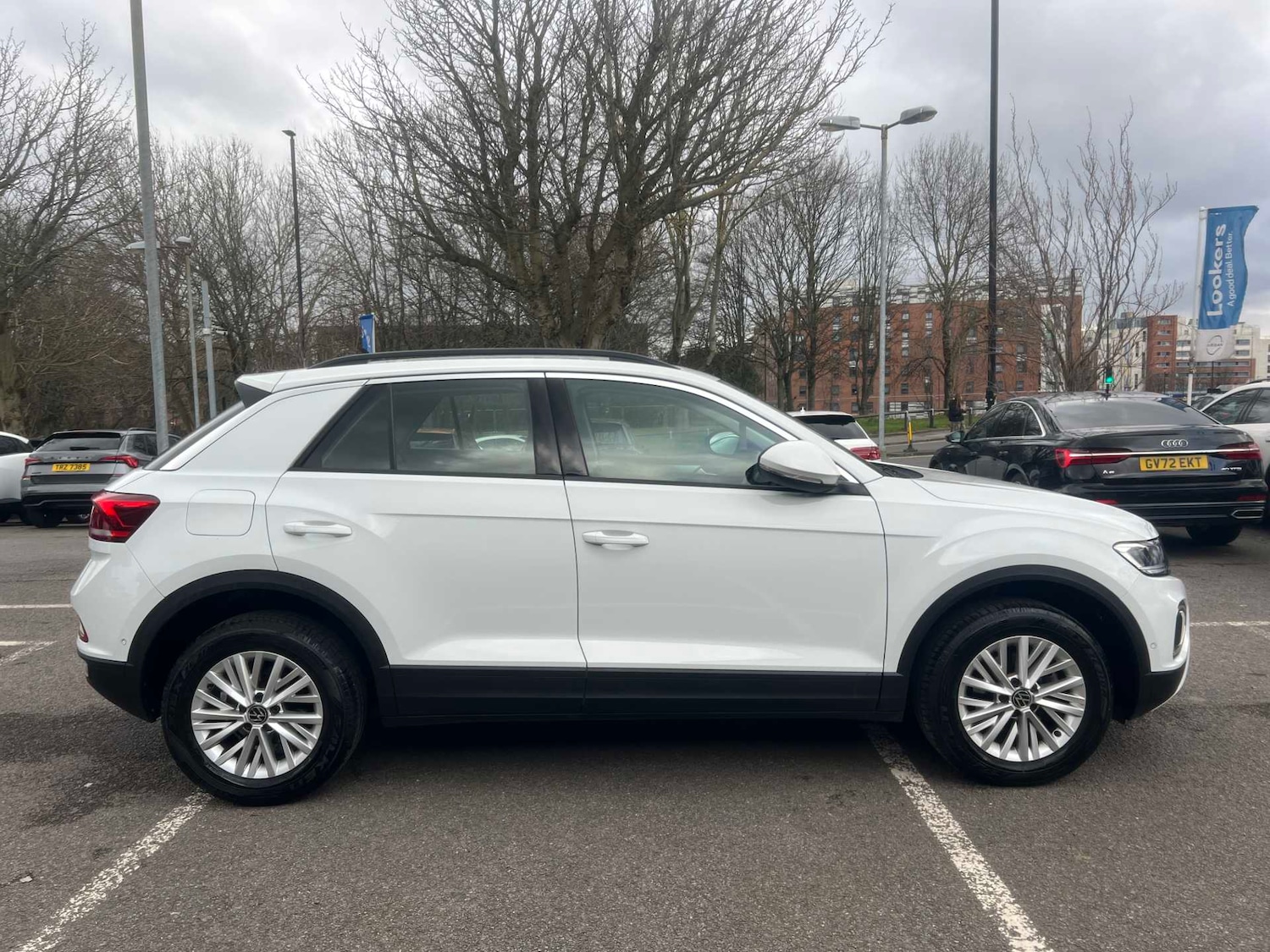 Used Volkswagen T-Roc 2023 for sale - 78011639: Photo 3