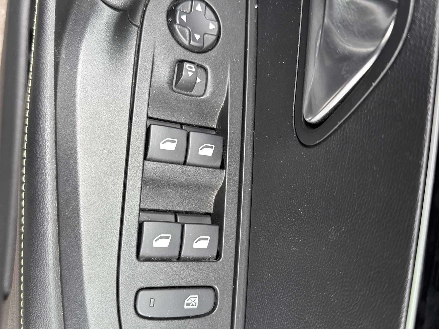 Used Peugeot E-2008 2023 for sale - 76011060: Photo 19